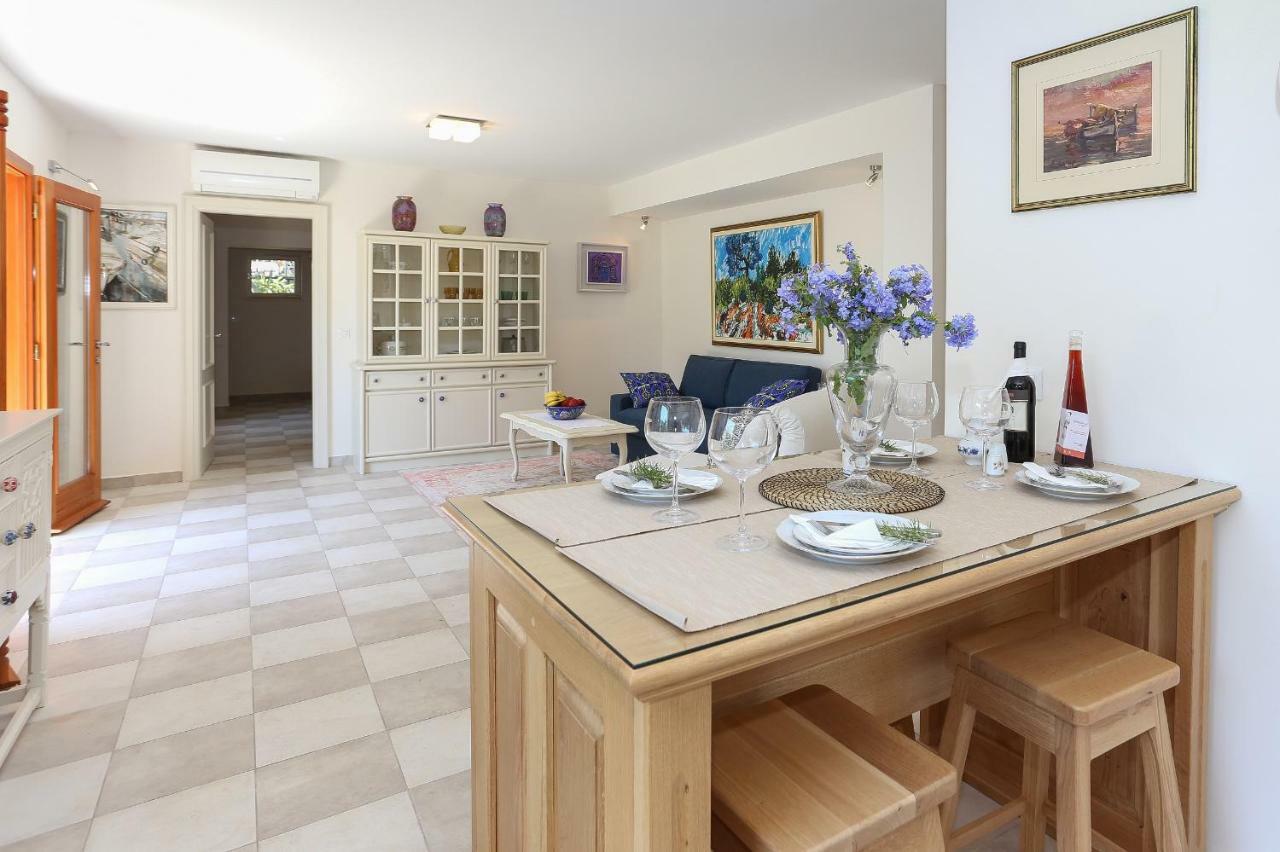 Secret Garden Barada Beach Apartment 特罗吉尔 外观 照片