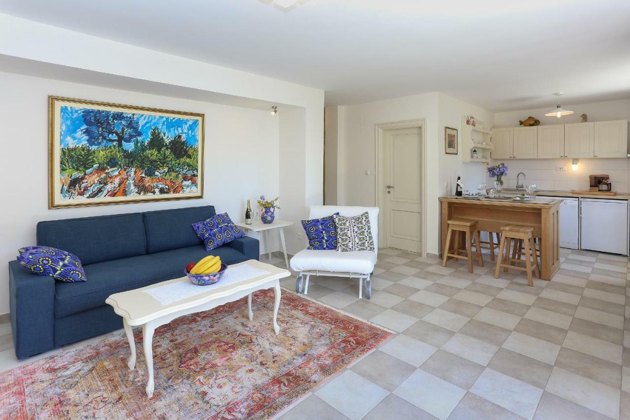 Secret Garden Barada Beach Apartment 特罗吉尔 外观 照片