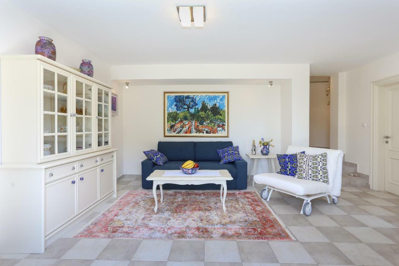 Secret Garden Barada Beach Apartment 特罗吉尔 外观 照片
